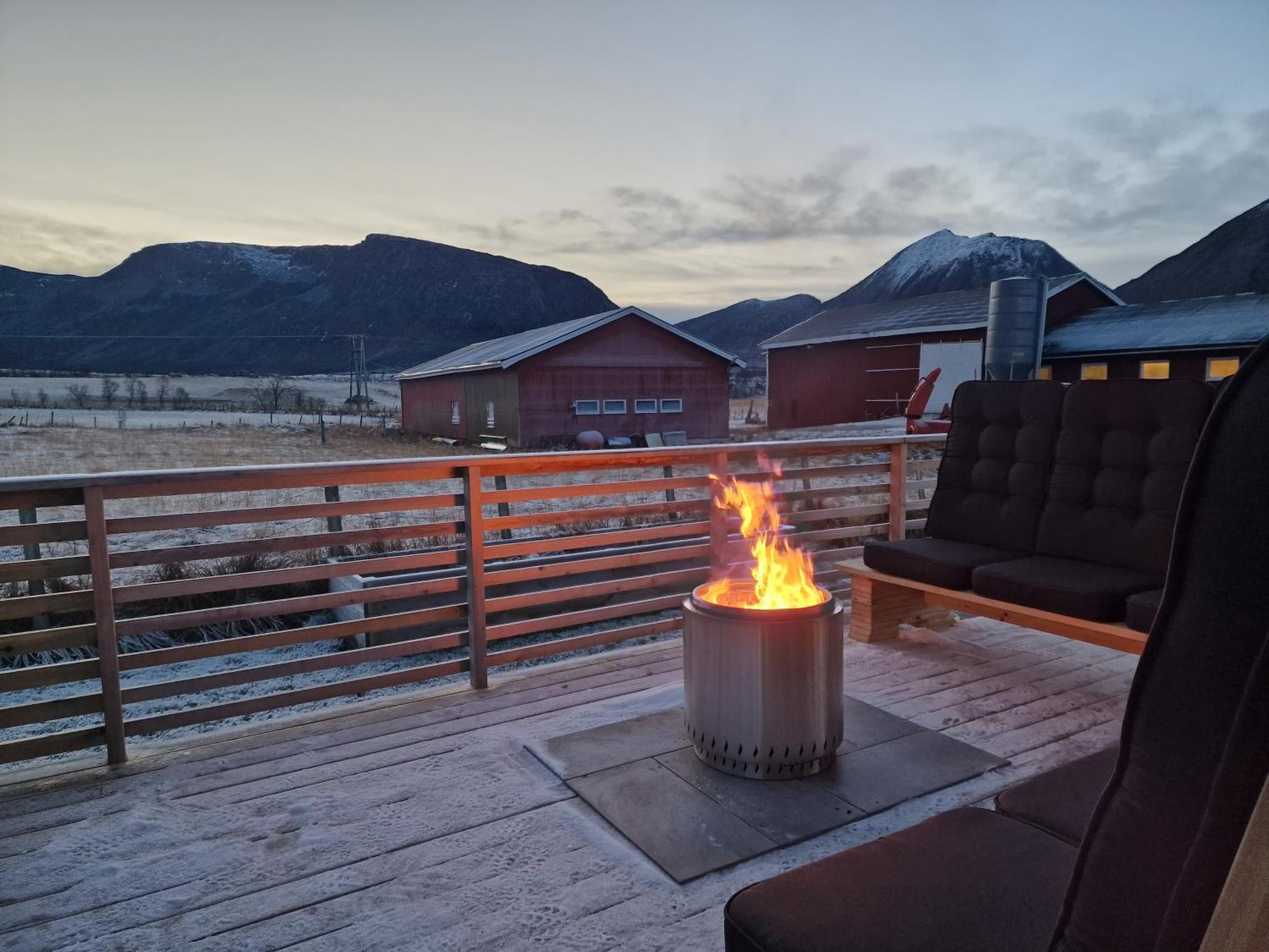 Arctic Lodge Tromvik With Jacuzzi Tromsø Eksteriør billede